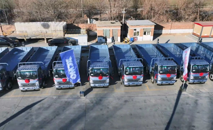 5845cc威尼斯轻卡新能源运输车批量交付山东客户